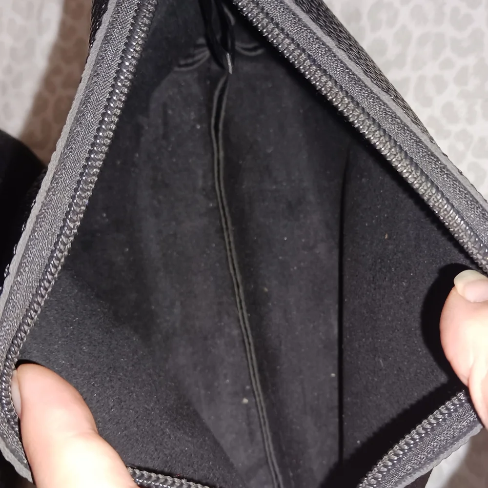 Vegan pebbled leather bucket bag and pouch NWOT - Picture 8 of 9